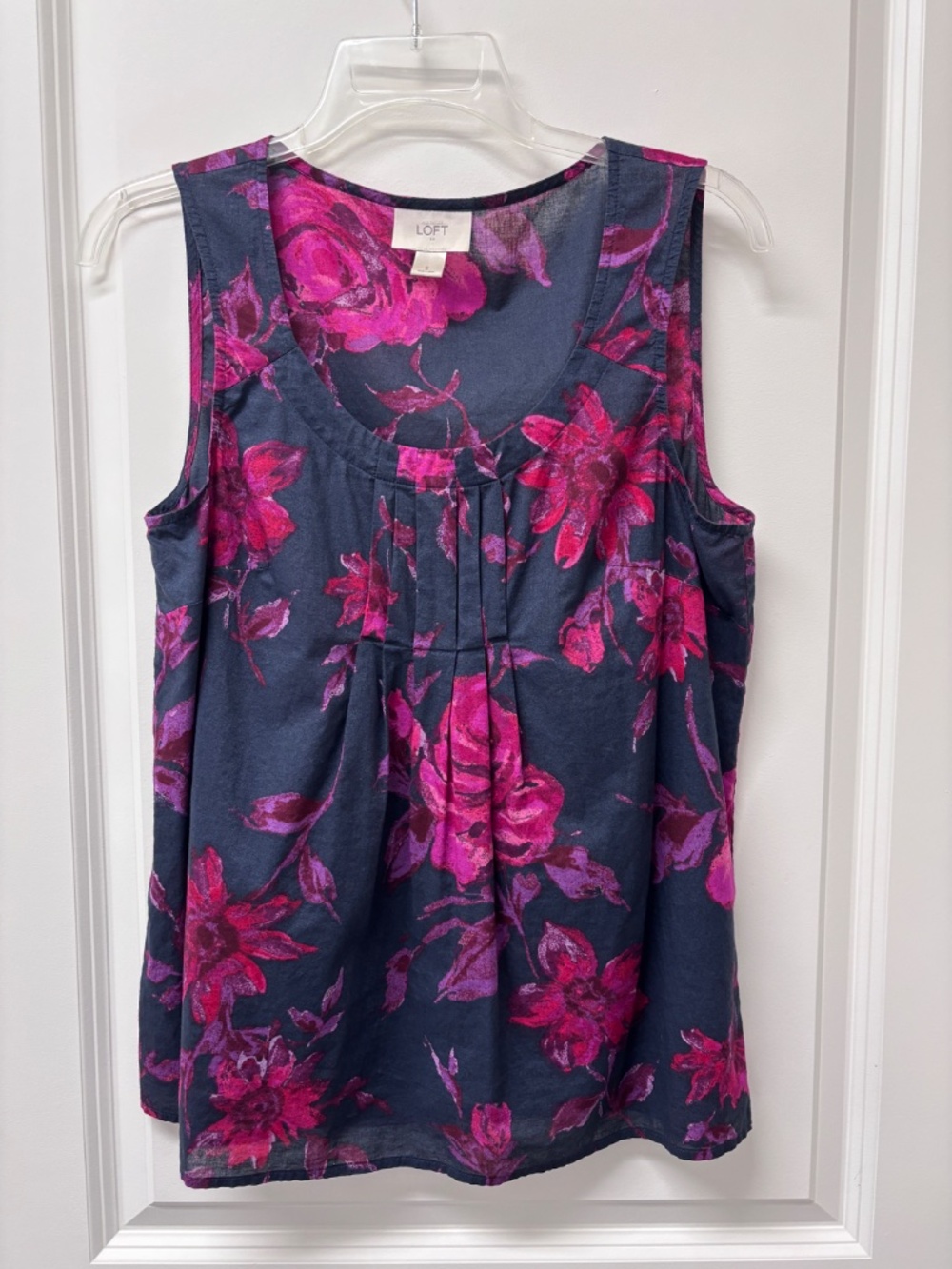 Ann Taylor Loft Navy Blue Floral Pintuck Shell Sleeveless Top Shirt Small Womens